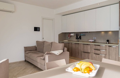 Trezzone Casa | Maravillosa casa de vacaciones privada para 4 personas con WIFI, A/C, TV y terraza