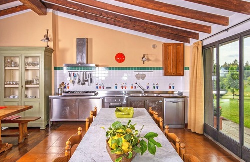 Porrena Villa | Maravillosa casa de vacaciones privada con WIFI, piscina privada, TV, patio, vista panorámica