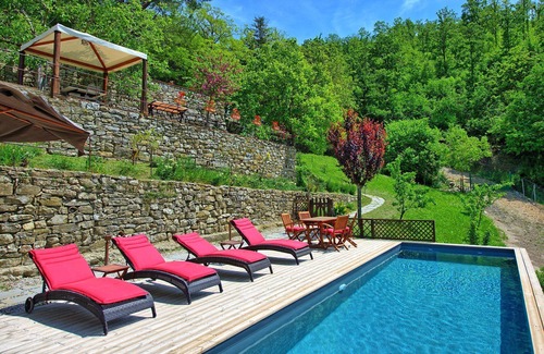 Sesto Fiorentino Villa | Estupenda casa de vacaciones privada con WIFI, A/C, piscina privada, TV, veranda, cerca de Florencia