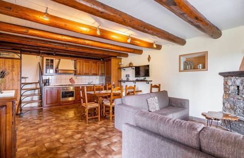 Trarego Viggiona Casa | Preciosa casa de vacaciones privada para 6 personas con WIFI, TV, patio y mascotas permitida