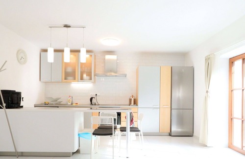 Petrov Villa | Estupenda casa de vacaciones privada con piscina privada, WIFI, TV, terraza y mascotas permitida