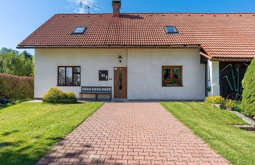 Rovensko pod Troskami Villa | Estupenda casa de vacaciones privada para 8 personas con TV y patio