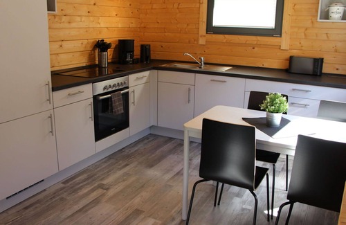 Alpenrod Casa | Maravillosa casa de vacaciones privada para 4 personas con TV y terraza