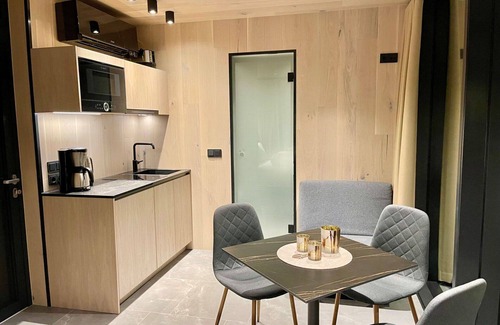 Imst Casa | Maravillosa casa de vacaciones privada para 2 personas con WIFI, A/C, TV y mascotas permitida