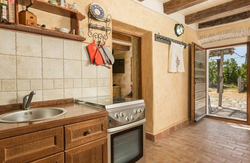 Donja Klada Casa | Maravillosa casa de vacaciones privada con A/C, jacuzzi, WIFI, TV, terraza, mascotas permitida