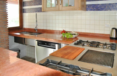 Itri Villa | Preciosa casa de vacaciones privada con A/C, WIFI, piscina privada, TV, patio y mascotas permitida