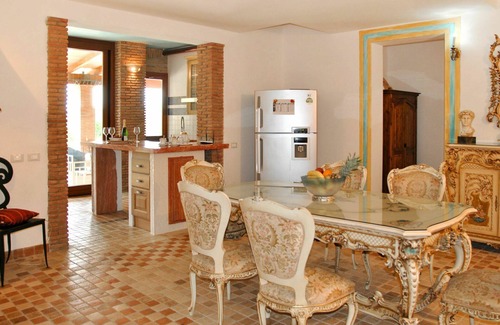 Itri Villa | Preciosa casa de vacaciones privada con A/C, WIFI, piscina privada, TV, patio y mascotas permitida