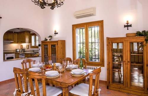 Rafol de Almunia Casa | Estupenda casa de vacaciones privada para 8 personas con WIFI, piscina privada, A/C, TV y patio