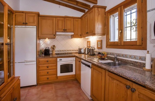 Rafol de Almunia Casa | Estupenda casa de vacaciones privada para 8 personas con WIFI, piscina privada, A/C, TV y patio