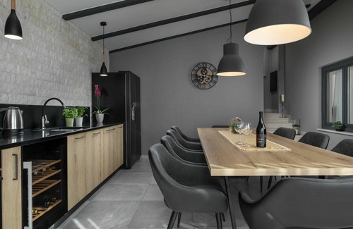 Mugeba Casa | Preciosa casa de vacaciones privada para 15 personas con WIFI, A/C, piscina privada, TV y terraza