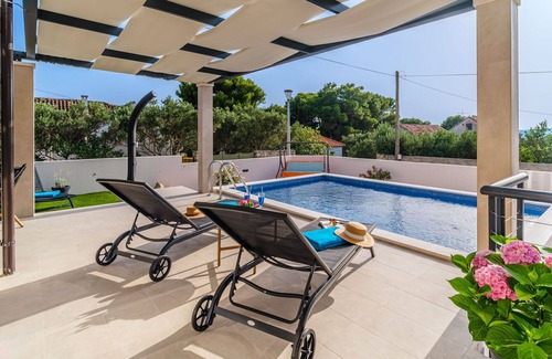 Cove Makarac (Milna) Casa | Estupenda casa de vacaciones privada para 8 personas con A/C, piscina privada, WIFI, TV y terraza