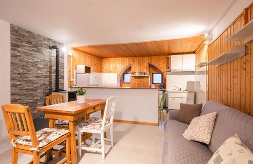 Armeno Casa | Maravillosa casa de vacaciones privada para 4 personas con WIFI, TV, patio y mascotas permitida