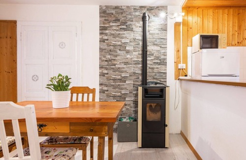 Armeno Casa | Maravillosa casa de vacaciones privada para 4 personas con WIFI, TV, patio y mascotas permitida