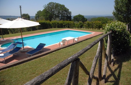 Montoro Villa | Estupenda casa de vacaciones privada con WIFI, piscina privada, TV, patio, vista panorámica