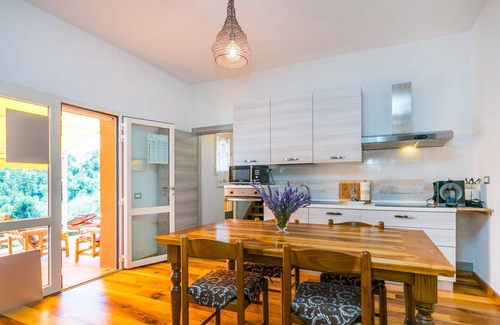 Pescia Villa | Maravillosa casa de vacaciones privada con piscina privada, A/C, WIFI, TV y vista panorámica
