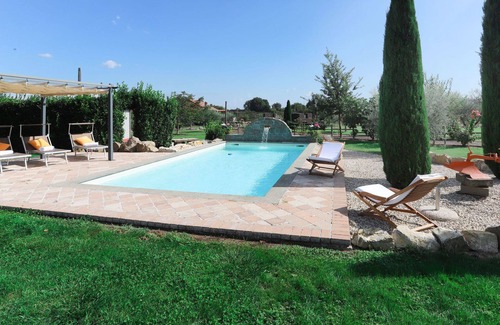 Sutri Villa | Casa de vacaciones privada con A/C, WIFI, piscina privada, TV, terraza, vista panorámica