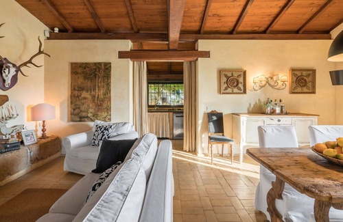 Nepi Casa | Preciosa casa de vacaciones privada con A/C, piscina privada, WIFI, TV, patio, vista panorámica