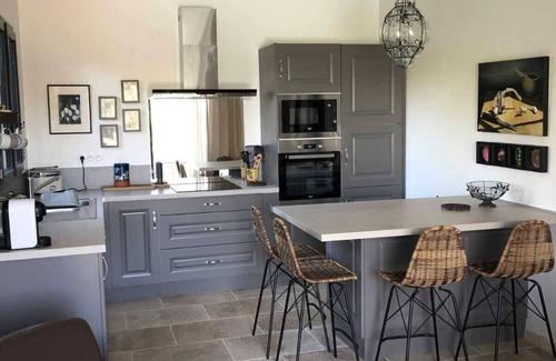 Castillon-du-Gard Casa | Beautiful, quiet apartment with magnificent view of the Pont du Gard