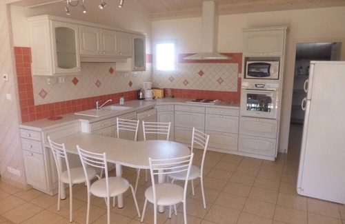 Ars-en-Re Casa | Hermosa casa tranquila ideal para descansar, cerca del puerto y el carril bici