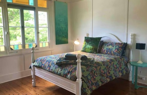 Kiama Otro | Beautiful renovated pet friendly farmhouse in the rolling green hills of Kiama