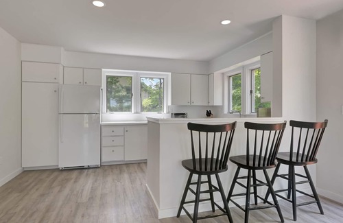 Southampton Casa | Beautiful renovated house with views located across the from Big Fresh Pond