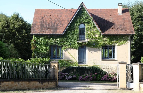 La Roque-Gageac Casa | Casa bellamente restaurada con piscina climatizada y jardín adyacente al río Dodogne