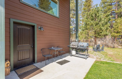 Old Station Cabina | Beautiful retreat on Hat Creek, Fire pits, Fishing and 15 min. from Lassen Park