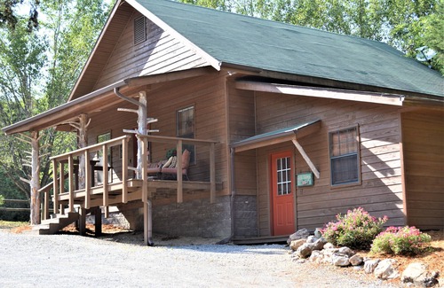 Flippin Casa | Beautiful River House that sits on the banks of the White River, with docks.