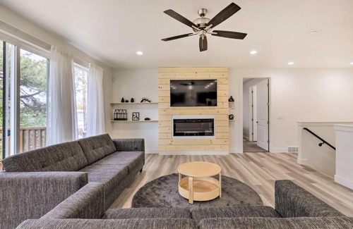 West Valley City Casa | Beautiful West City Valley Home with Huge Yard