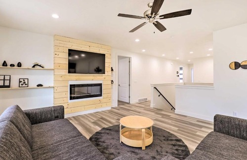 West Valley City Casa | Beautiful West City Valley Home with Huge Yard