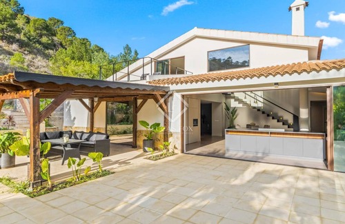 Aspe Villa | BEAUTIFUL SECLUDED 4 BED VILLA, XL POOL, PERFECT PARADISE ALICANTE