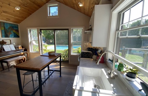 Shinnecock Hills Cabaña | Beautiful Southampton Cottage with Saltwater Pool steps from Bay