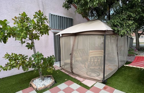 North Lauderdale Casa | Beautiful & spacious Backyard for gatherings and events in North Lauderdale!