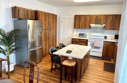 Hilo Casa | Beautiful Spacious 3 bedroom house in Charming Hilo. Close to everything. 1150sq