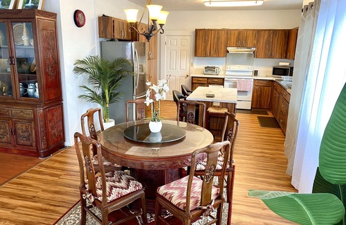 Hilo Casa | Beautiful Spacious 3 bedroom house in Charming Hilo. Close to everything. 1150sq