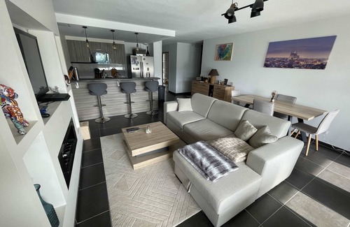 Cran-Gevrier Apartamento | Beautiful Spacious apartment with mountain view