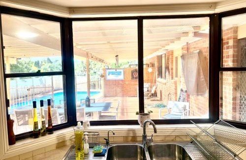 Baulkham Hills Casa | Beautiful & spacious home overlooking pool