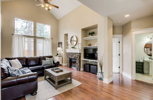 Ponderosa Trails Casa | Hermosa casa espaciosa- UBICACIÓN! ¡Nuevo listado!