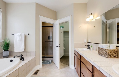 Ponderosa Trails Casa | Hermosa casa espaciosa- UBICACIÓN! ¡Nuevo listado!