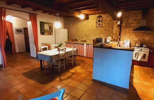 Barie Otro | Beautiful stone French Farm house
