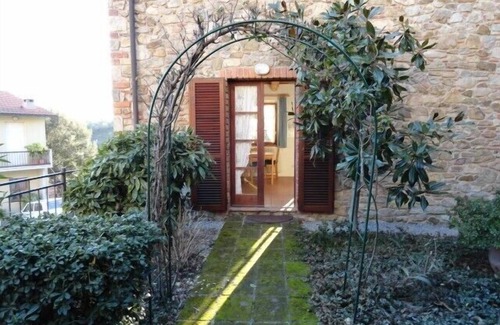 Caldana Casa | Hermosa casa de piedra en la Toscana con terraza y balcón.