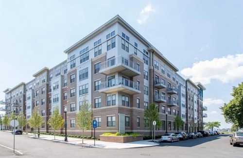 Central-Maverick Square - Paris Street Casa | Beautiful Studio | Furnished | Rooftop Deck w/ Water Views | GLS