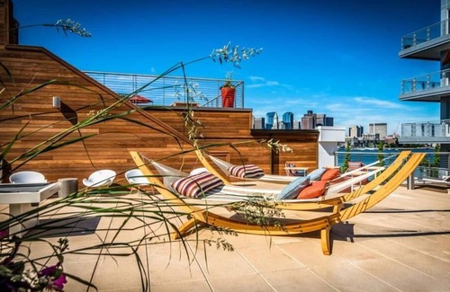 Central-Maverick Square - Paris Street Casa | Beautiful Studio | Furnished | Rooftop Deck w/ Water Views | GLS
