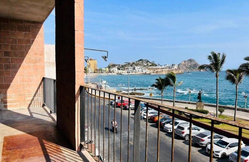 Balcones de Loma Linda Apartamento | Hermosa Suite en Malecón con vista al mar!