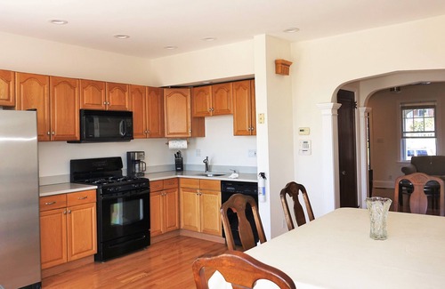 Brightwood Park Casa | Beautiful Sun llenó su hogar en el corazón de una de las áreas más calientes de DC