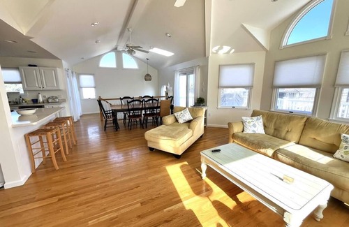 Surf City Casa | Beautiful Surf City Vacation Home - 1 from the Ocean!