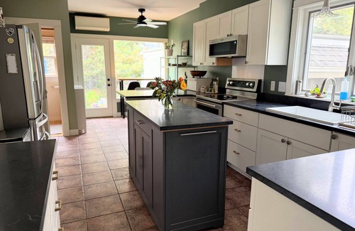 Eau Claire Casa | Beautiful third ward home with hot tub and close to Downtown and University.