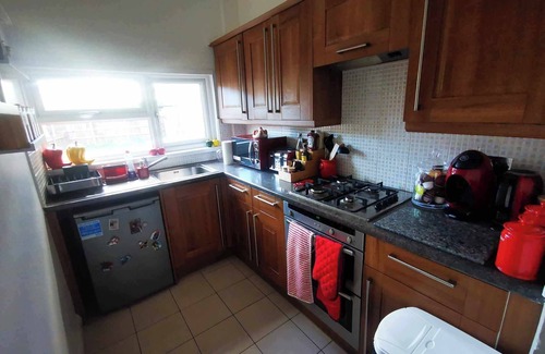 Seven Kings Casa | Beautiful Three Bedroom Home close to Stations