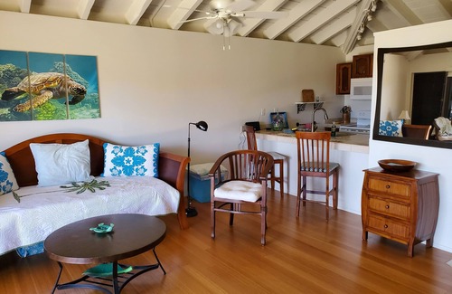 Maunaloa Condominio | Unidad deseable en el último piso con romántica vista al mar (automóvil disponible - tarifa adicional)