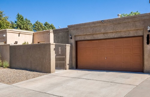 Northeast Heights Casa | Beautiful Townhome in NE Albuquerque